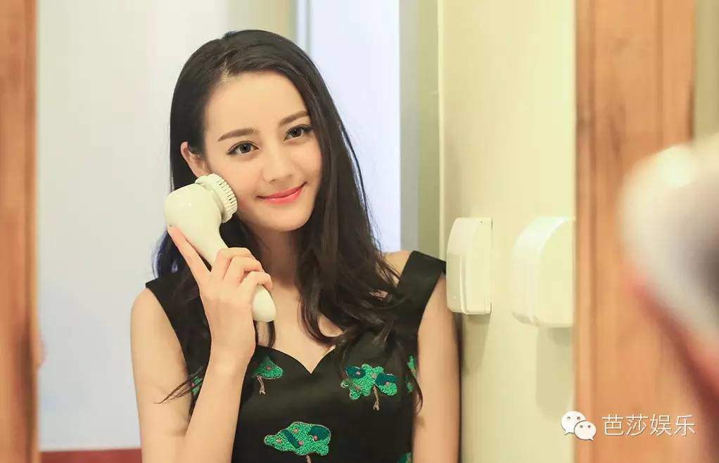 soi san pham duong da tien trieu cua sao nu chau a khien chi em khong khoi ganh ti - 12