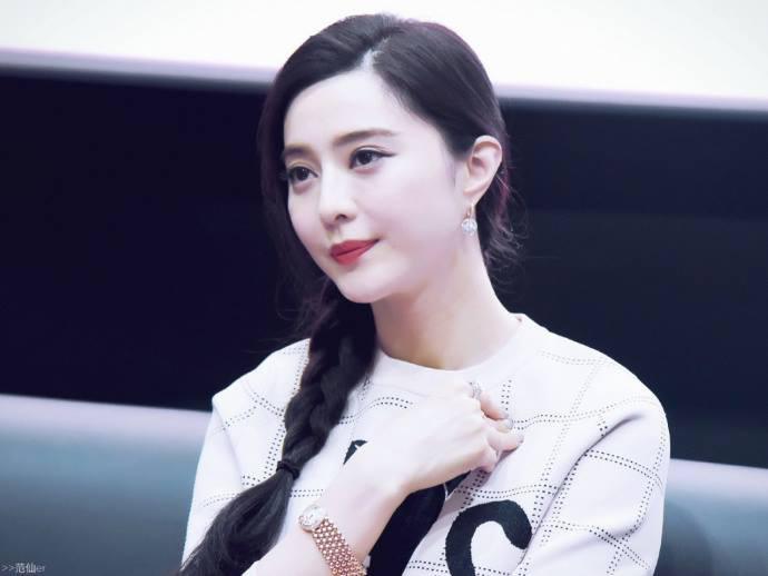 soi san pham duong da tien trieu cua sao nu chau a khien chi em khong khoi ganh ti - 1