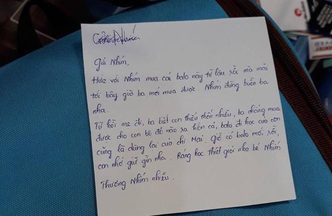 cha ngheo mua balo roi nho nhan vien viet thiep gui con: “me di, ba biet con thieu thon nhieu…” - 3