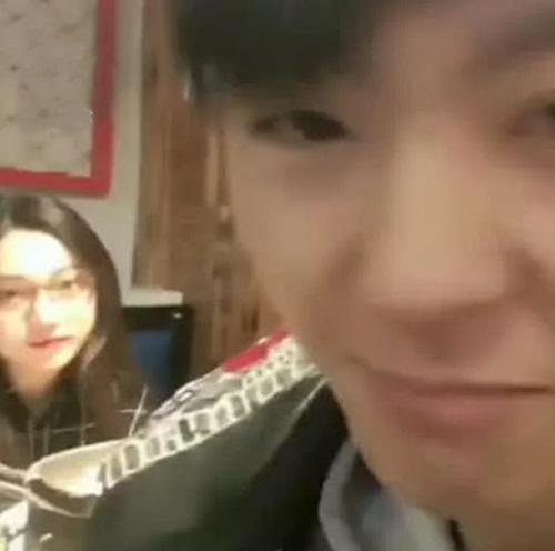 lo hen voi gai xau qua mang, chang trai choang vang khi gap ngoai doi - 3