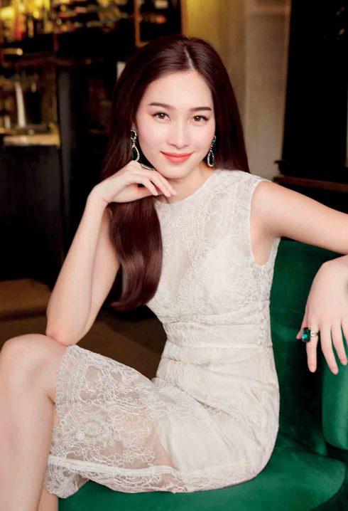 bi quyet da dep dang thon cua hoa hau dang thu thao truoc va sau khi sinh - 2