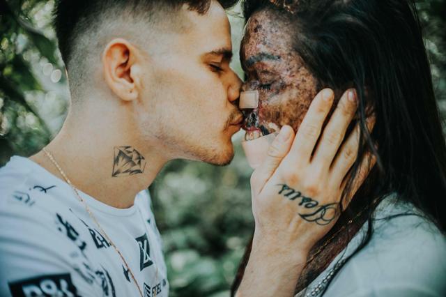 chang trai quyet yeu co gai bi huy hoai dung nhan, minh chung cho cau "tinh yeu luon ton tai" - 1