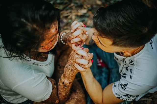 chang trai quyet yeu co gai bi huy hoai dung nhan, minh chung cho cau "tinh yeu luon ton tai" - 8