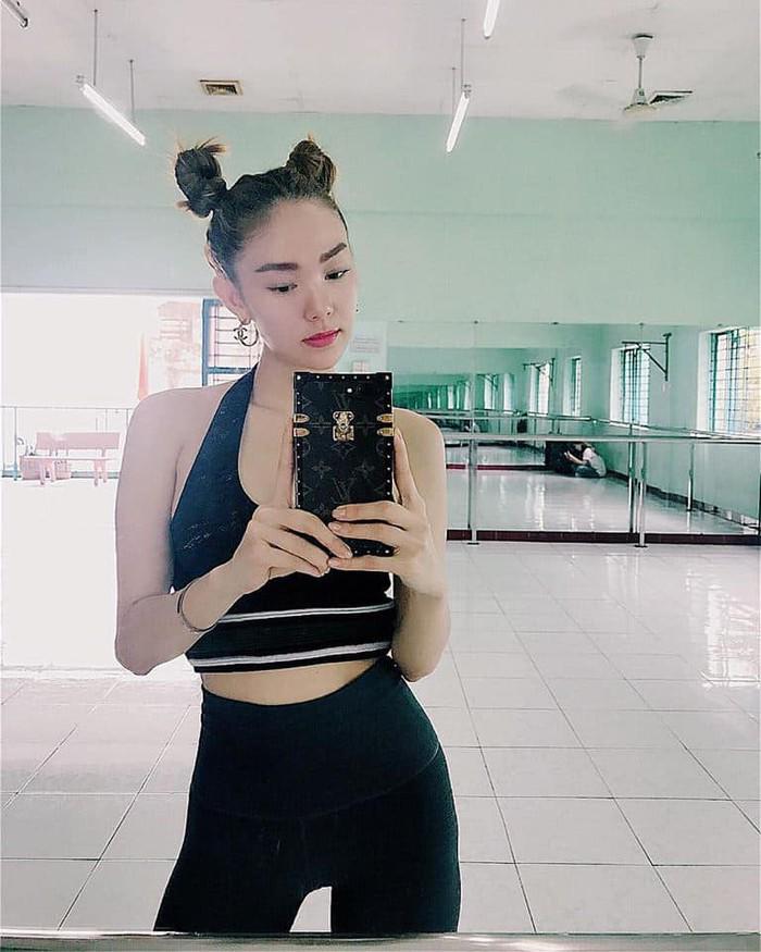 my nhan viet chay dua voi toc na tra: pham huong dan dau khi "cua sung lam nghe" thanh cong - 4