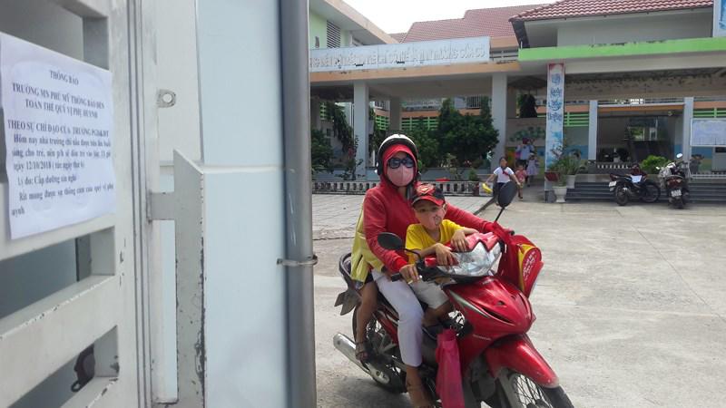 to truong cho tre mam non an gao moc, dau ca: phu huynh buc xuc truoc thong bao bat ngo - 2