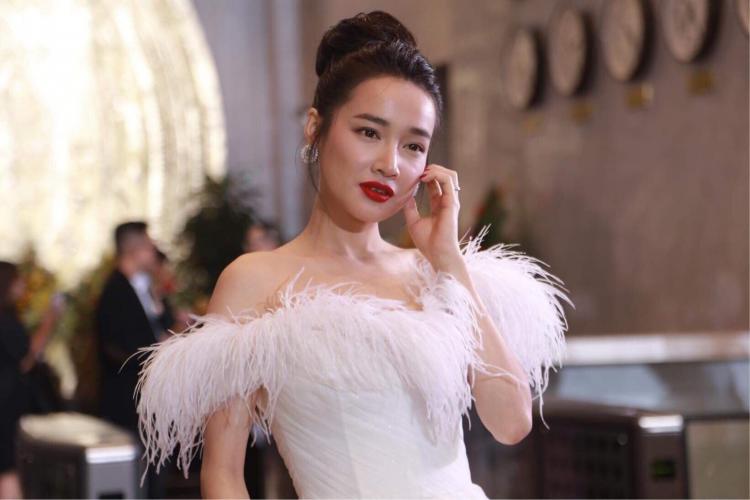 nho ky duyen, nha phuong moi thay mau son va cach to son cung co the "dim" hang nhan sac - 16