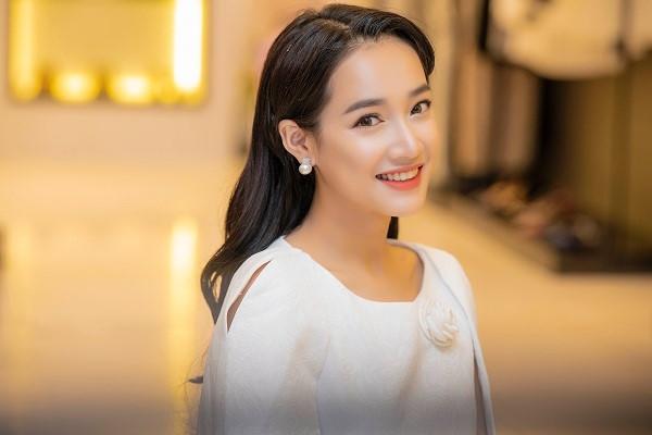 nho ky duyen, nha phuong moi thay mau son va cach to son cung co the "dim" hang nhan sac - 17