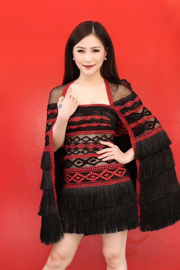 huong tram bat ngo khoe mat moc xinh chang khac gi khi son phan - 2