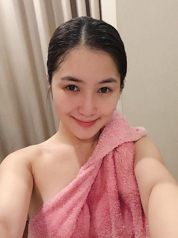 huong tram bat ngo khoe mat moc xinh chang khac gi khi son phan - 3