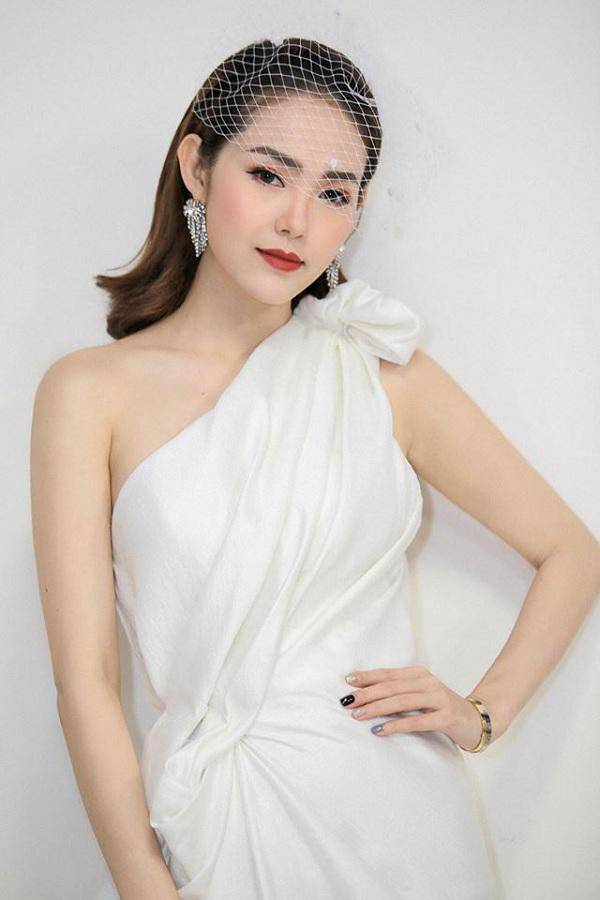 xuat hien tai the face, minh hang gay ngac nhien boi chiec cam muon... "xuyen thung van vat" - 11