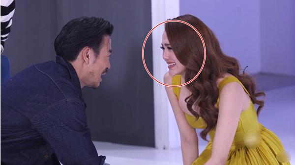 xuat hien tai the face, minh hang gay ngac nhien boi chiec cam muon... "xuyen thung van vat" - 3