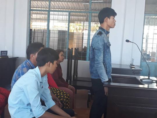 dien bien vu danh ghen nhu thoi trung co o ca mau: truy nguoi tung clip len mang - 3