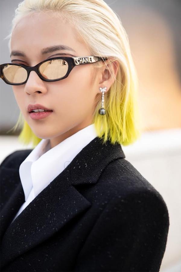 phi phuong anh "gay sot" voi mai toc sieu chat tai seoul fashion week 2018 - 2