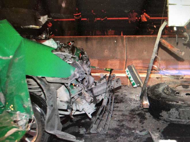 taxi gap tai nan tham khoc 3 nguoi chet: nhoi long me gia khoc "con o dau?" - 3