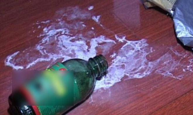 chong muon ly hon, nu giao vien bat con gai 3 tuoi uong thuoc diet co - 1