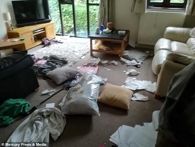 con trai dang binh thuong bong hoa dien, me soc nang phat hien nguyen nhan ngay trong nha minh - 4