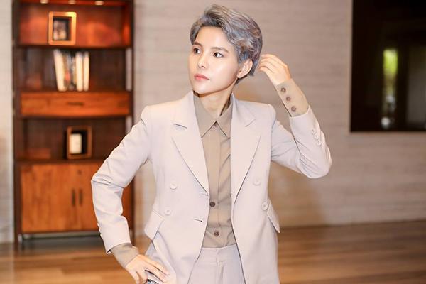 vu cat tuong dinh nghi van "dao keo" boi guong mat nhu "copy paste" voi ky duyen, ho quynh huong - 10