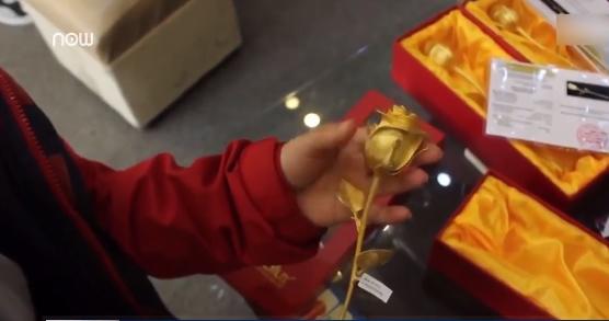 "chat ngat" voi qua tang hong vang nguyen chat gia hang tram trieu dong dip 20/10 - 5