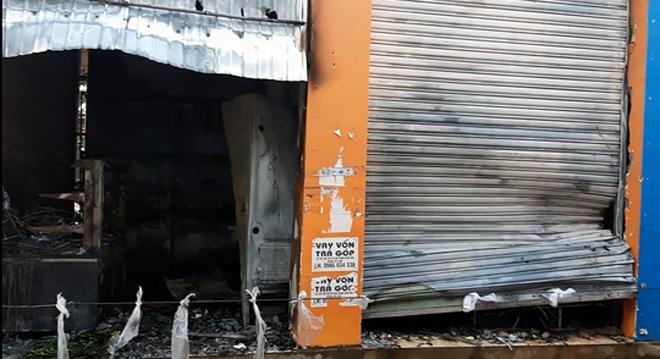 vu chay cua hang hoa 2 nguoi tu vong: "toi thay tieng keu cuu tham thiet cu lim dan" - 4