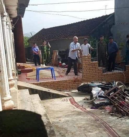 nong: nghich tu chem me tu vong, bat chinh con de lam con tin co thu trong nha - 2