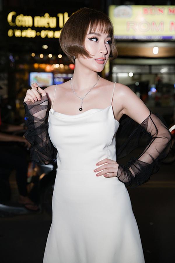 khong can bom-tiem-chinh-sua, angela phuong trinh van "choi lon" voi man thay doi nay - 4