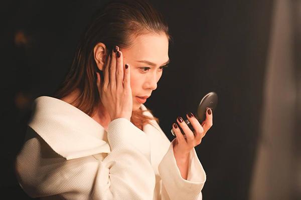 hai tam hinh chup cach nhau 6 nam, ban co phan biet duoc dau la my tam cua hien tai? - 9