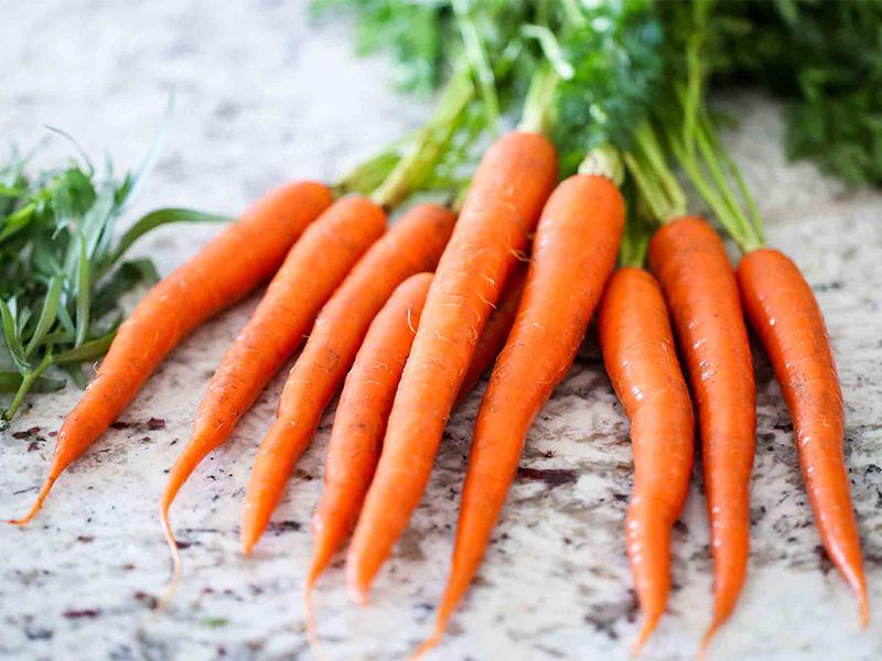 Cũng như chuối, cà rốt có giá rẻ nhưng lại giàu probiotic – một thành phần thiết yếu cho chế độ ăn uống cân bằng của bà bầu.

