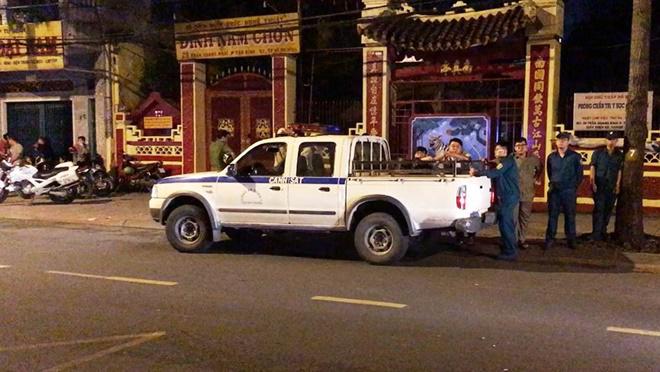 can canh "dong quy" cho tiep vien du khach mua dam - 2