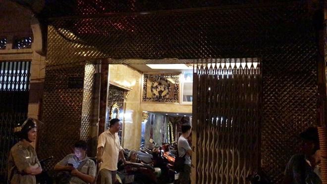 can canh "dong quy" cho tiep vien du khach mua dam - 8