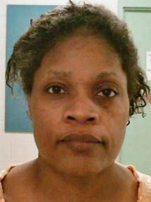 de con gai o nha voi ba ngoai, me chet dung khi tim thay con trong lo nuong - 2