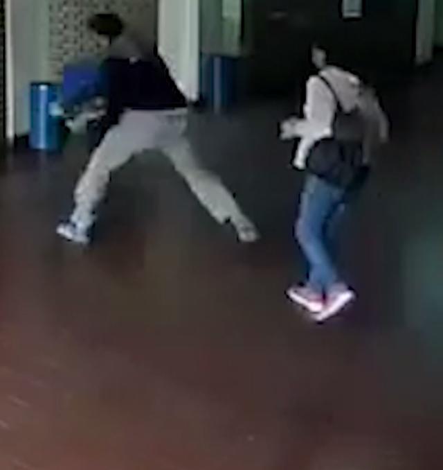 nghi con gai 15 tuoi bi lam dung tinh duc, bo den truong tan cong thay giao da man - 1