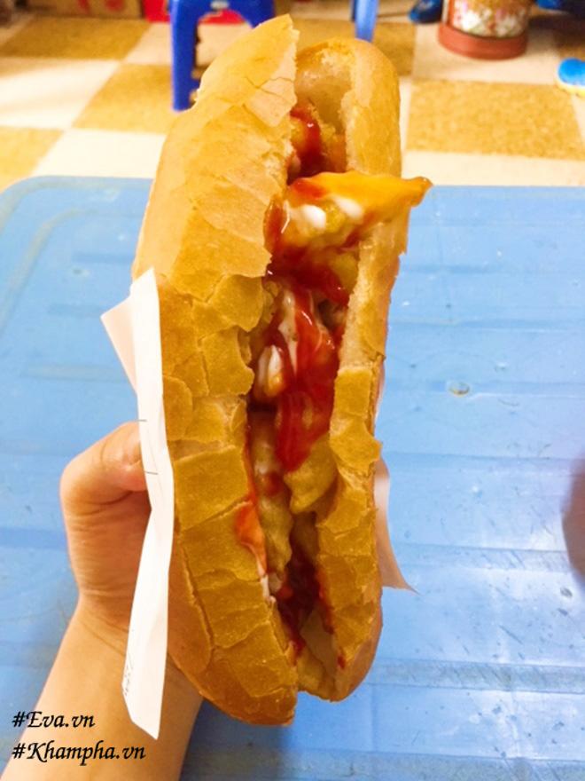 Bánh mì độn nhất HN, tưởng ko ngon tuy nhiên hóa rời khỏi lại mê hoặc nhờ loại bức quan trọng - 11