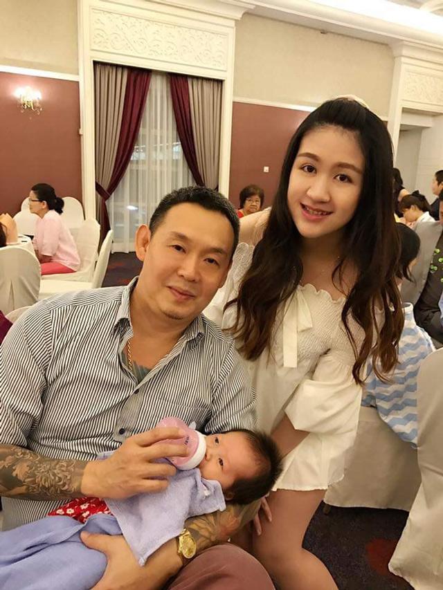 nghe tin con gai bi chong bao hanh, bo vo dich than vut con re toi boi ngay giua pho - 6