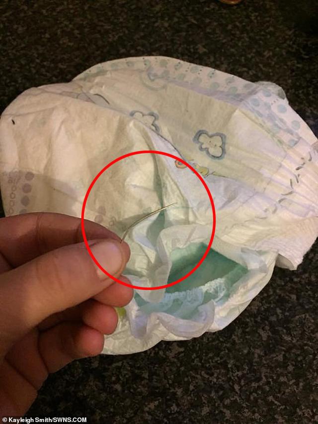 thay con trai to ve kho chiu, me ta hoa phat hien thu kinh hoang ben trong bim - 2