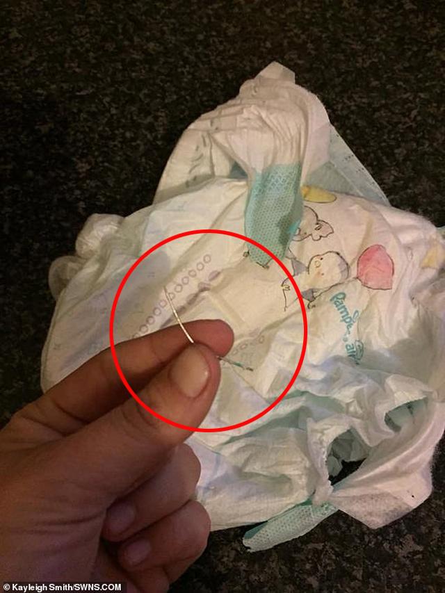 thay con trai to ve kho chiu, me ta hoa phat hien thu kinh hoang ben trong bim - 3