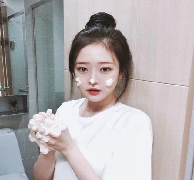 cu tuong minh dang tri mun dung cach nhung het 90% chi em deu mac phai lam tuong nay - 1