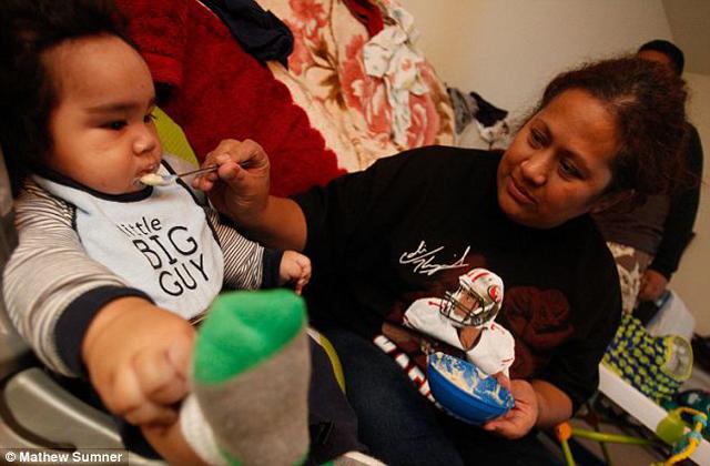 be trai chao doi voi can nang 7.3 kg, bac si van than nhien: "day la con chua du ngay" - 5