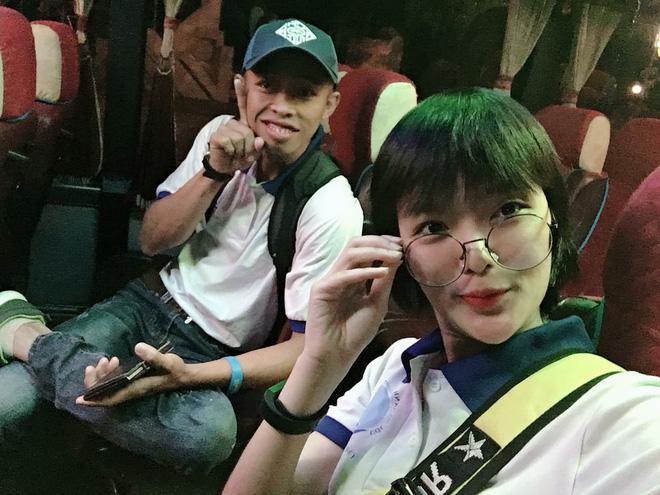 nu huong vien du lich 9x xinh dep bi hang xom xi xao "toi ngu voi trai" - 3