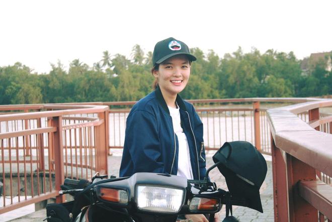 nu huong vien du lich 9x xinh dep bi hang xom xi xao "toi ngu voi trai" - 2