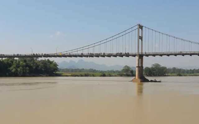 nu sinh lop 10 nhay cau tu tu do bi me mang khong hoc bai? - 1