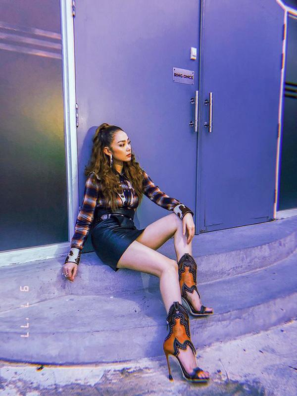 nam tay trai la, dien bikini, minh hang khien dan tinh phat sot vi voc dang khong the chuan hon! - 3