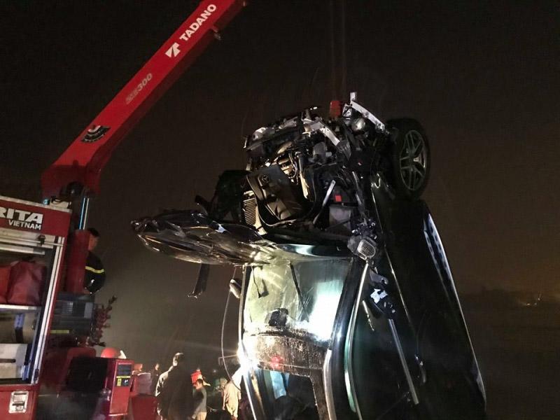 co gai cam lai chiec mercedes lao xuong song hong la sinh vien vua tot nghiep dai hoc - 2