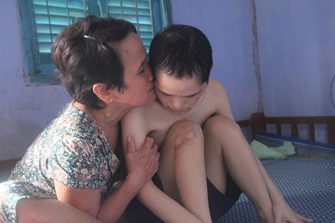 xot xa canh me xin tung bua an nuoi “dan con” tam than va nguoi chong mu loa - 1