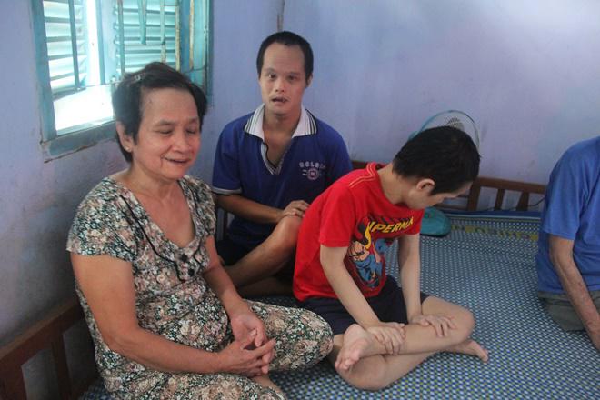 xot xa canh me xin tung bua an nuoi “dan con” tam than va nguoi chong mu loa - 5