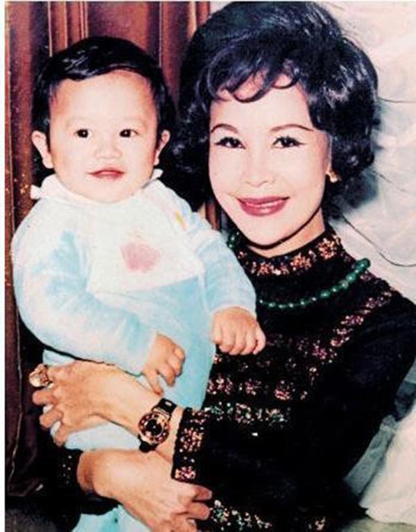 hoang ha hue: my nhan tung lam vo le, cuoi trai tre, va sau cung la "tham hoa tham my" - 2