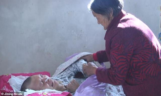 12 nam rong cham con hon me, me gia sut con 30kg va cai ket bat ngo - 5