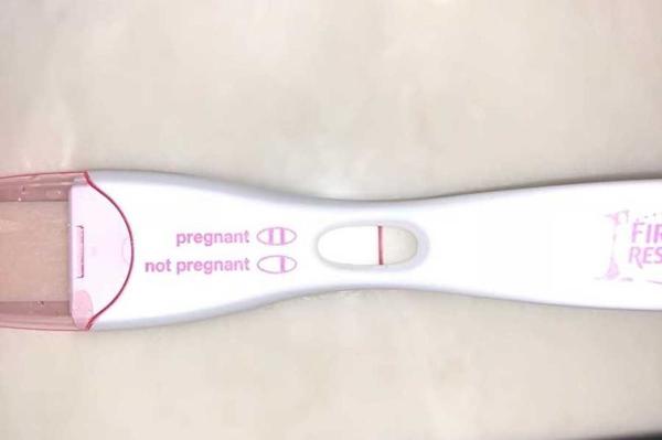 Bức ảnh que thử thai một vạch sẽ cho bạn hiểu rõ hơn về chức năng kiểm tra thai của thiết bị và giúp bạn có những quyết định sáng suốt giữa những trạng thái ấp ủ và lo lắng.