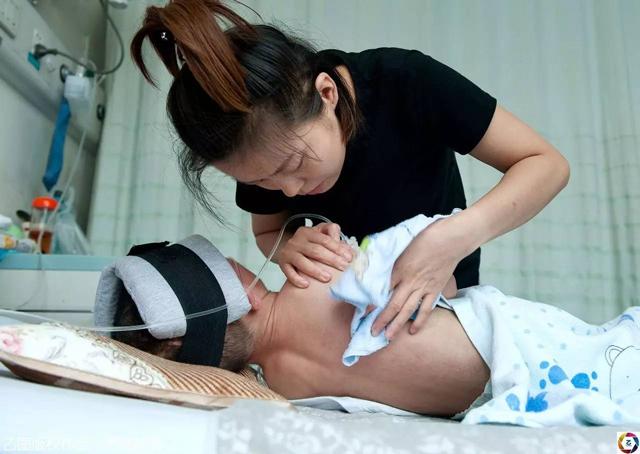 nhan cuoc goi tu chong cu, nguoi me nga quy truoc hinh anh con trai trong benh vien - 10