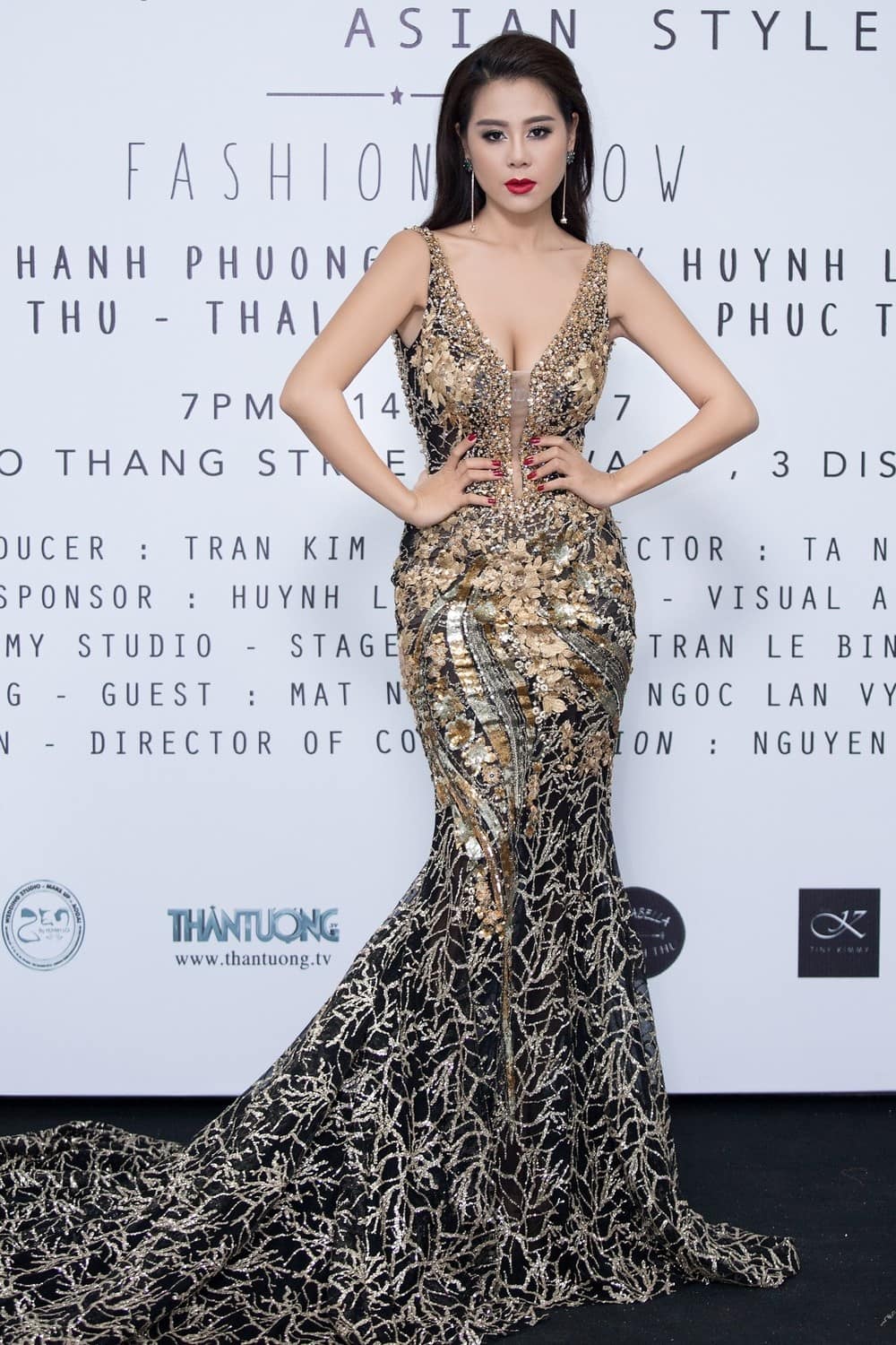 chang can de ten tren bang vang, lang hai cung co nhung hoa hau day huong sac - 6