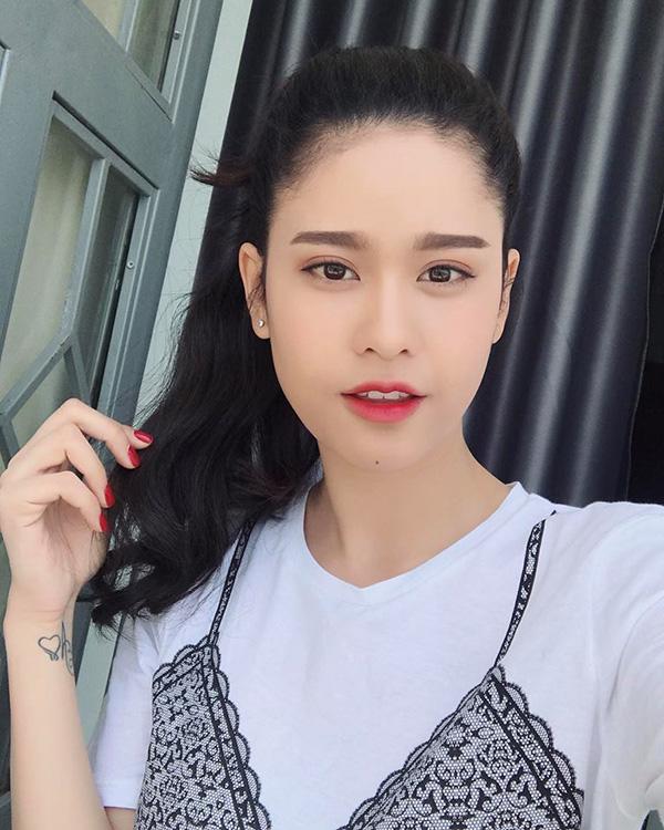 mac dan em cham chi khoe nguc khoe mong, hh thu thao thua suc “dot mat” fan vi dieu nay - 7